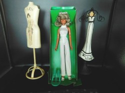 12.25'' 1977 FARRAH FAWCETT MEGO DOLL,WHITE SUIT, DOLL STAND, SHOES ORIGINAL BOX